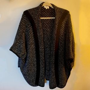 Soft Cotton/Wool Sleeved Shawl
